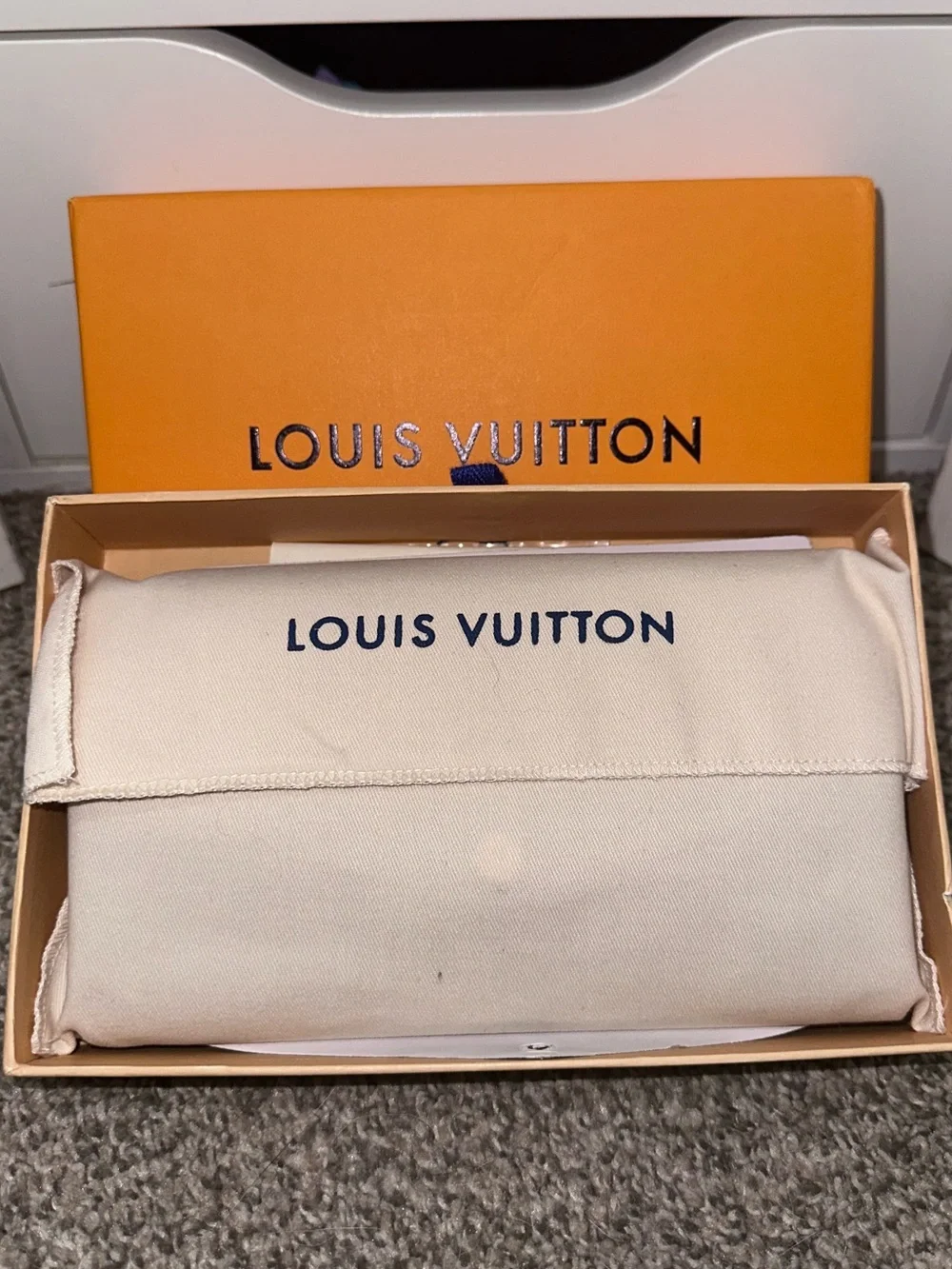 Louis Vuitton Sarah Wallet - Picture 5 of 15